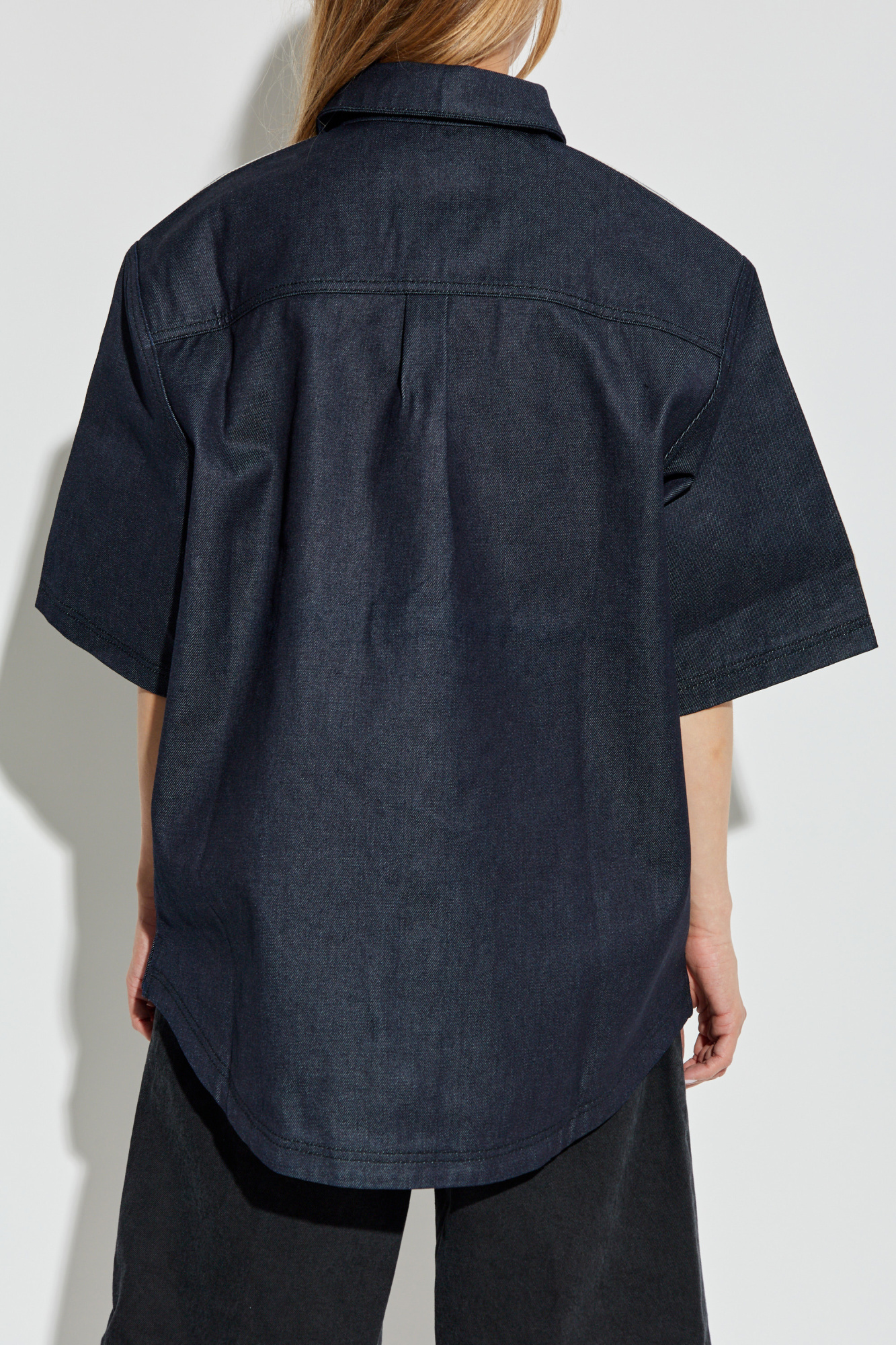 【adidas】DENIM SHORT SLEEVE SHIRT★デニム半袖シャツ★BLACK アディダス デニム半袖シャツ - ブルー | アディダス ジャパン